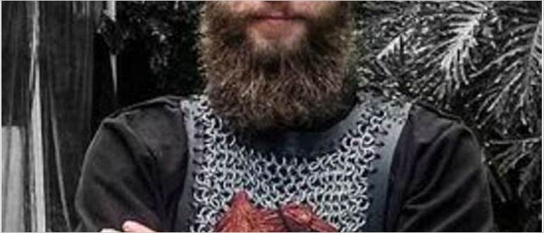 Costume with beard